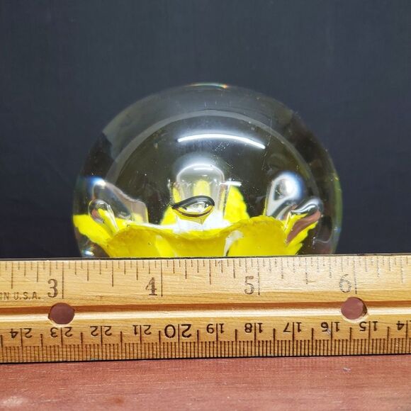 Vintage Yellow White Blown Glass Daffodil Paperweight Very Pretty! - Picture 8 of 8